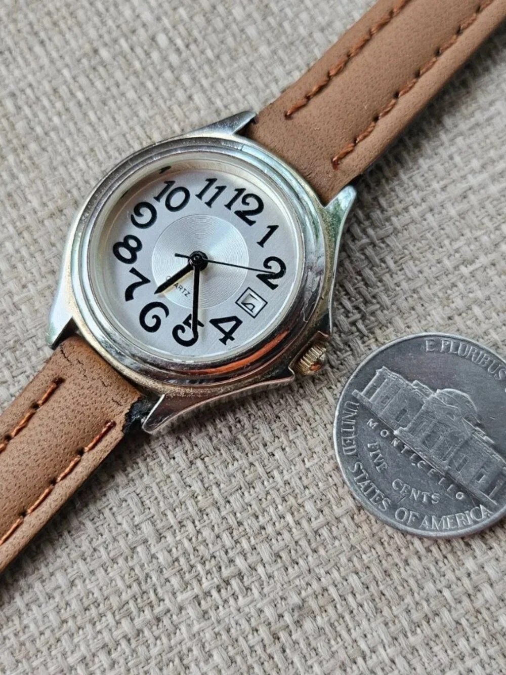 Vintage Wristwatch Brown Faux Leather Strap Analog Date Calendar Quartz Watch
